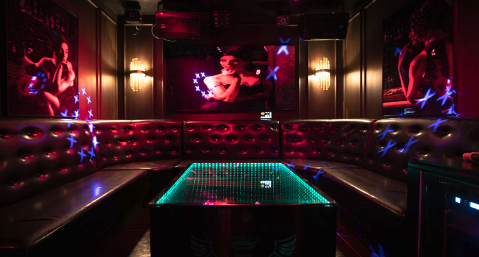 강남의 노래방의 매력 노래 부르기 그 이상